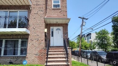 Building Photo - 540 15th Ave