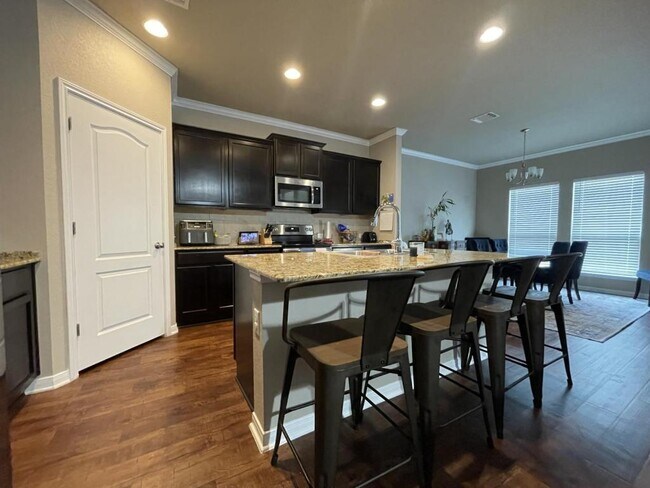 Foto del edificio - 5812 Blackstone Dr