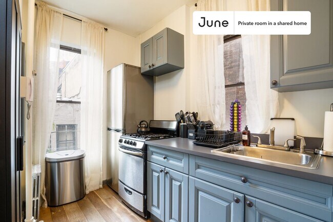 Foto del edificio - Room in Shared 3 bed/1 bath home in Hell's Kitchen