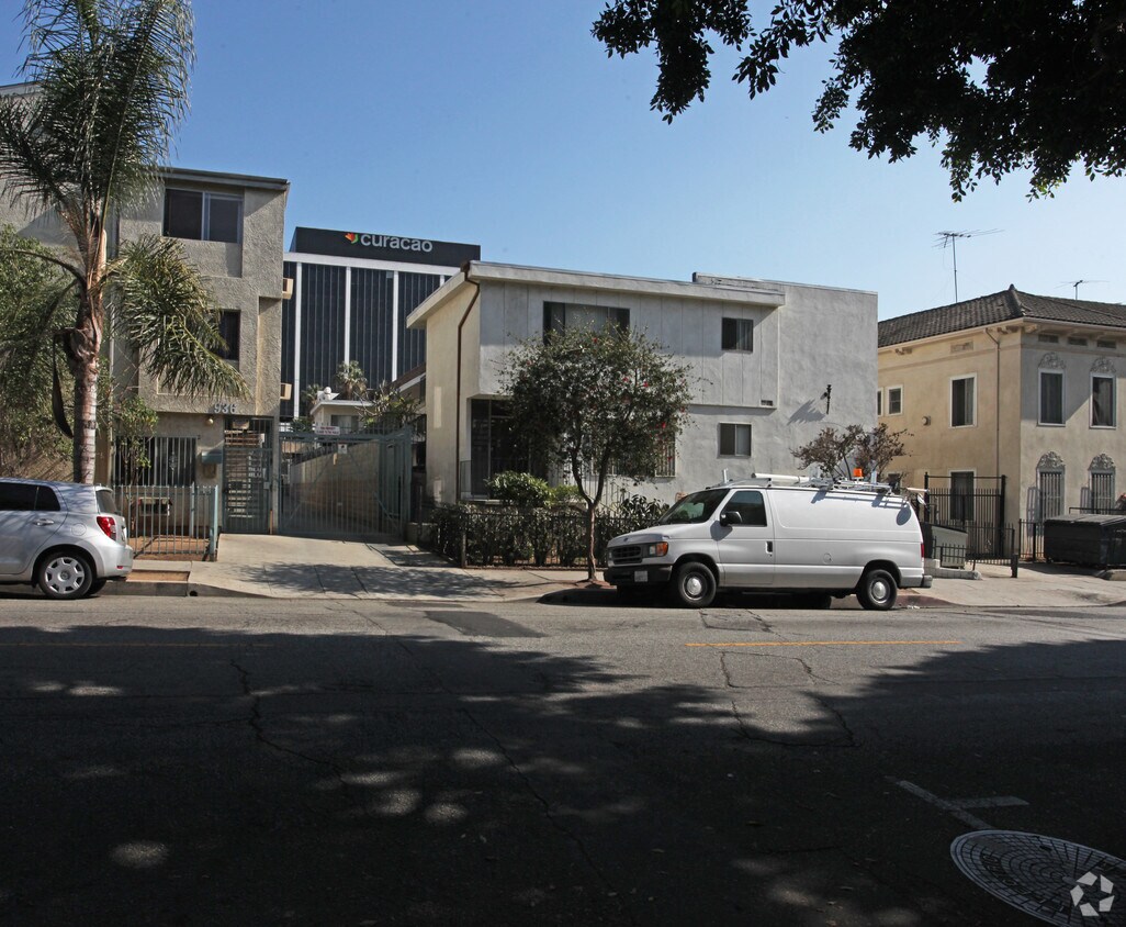 Building Photo - 942 S Burlington Ave