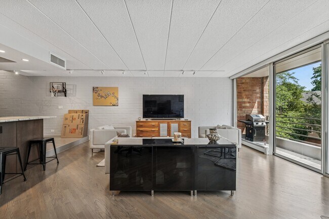 Foto del edificio - 630 Vernon Ave