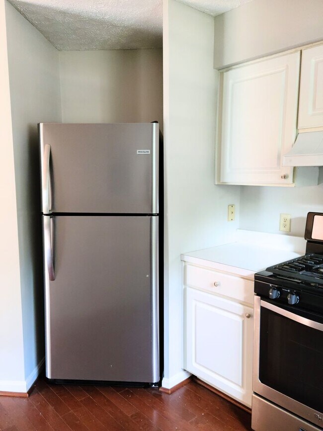 Foto del edificio - Spacious 3 Bedroom Townhome in Oldfarm.