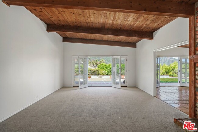 Building Photo - 1312 Duende Ln