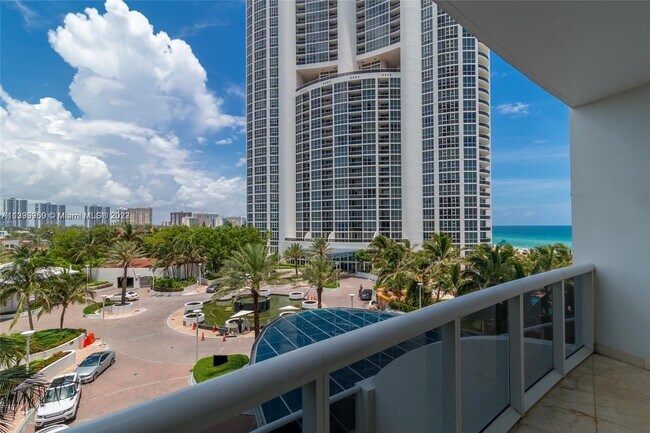 Foto del edificio - 18101 Collins Ave