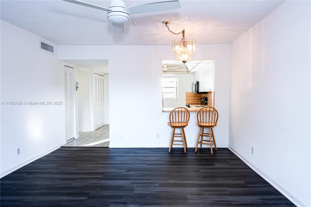 Foto del edificio - 5100 SW 90th Ave