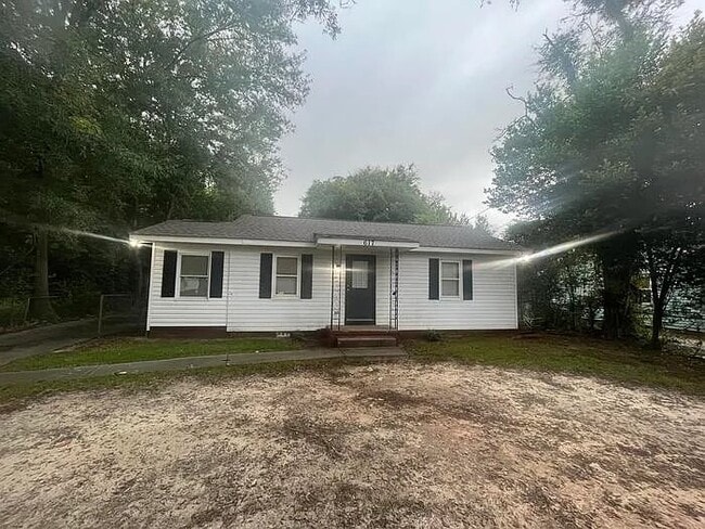 Building Photo - 617 Camellia Cir