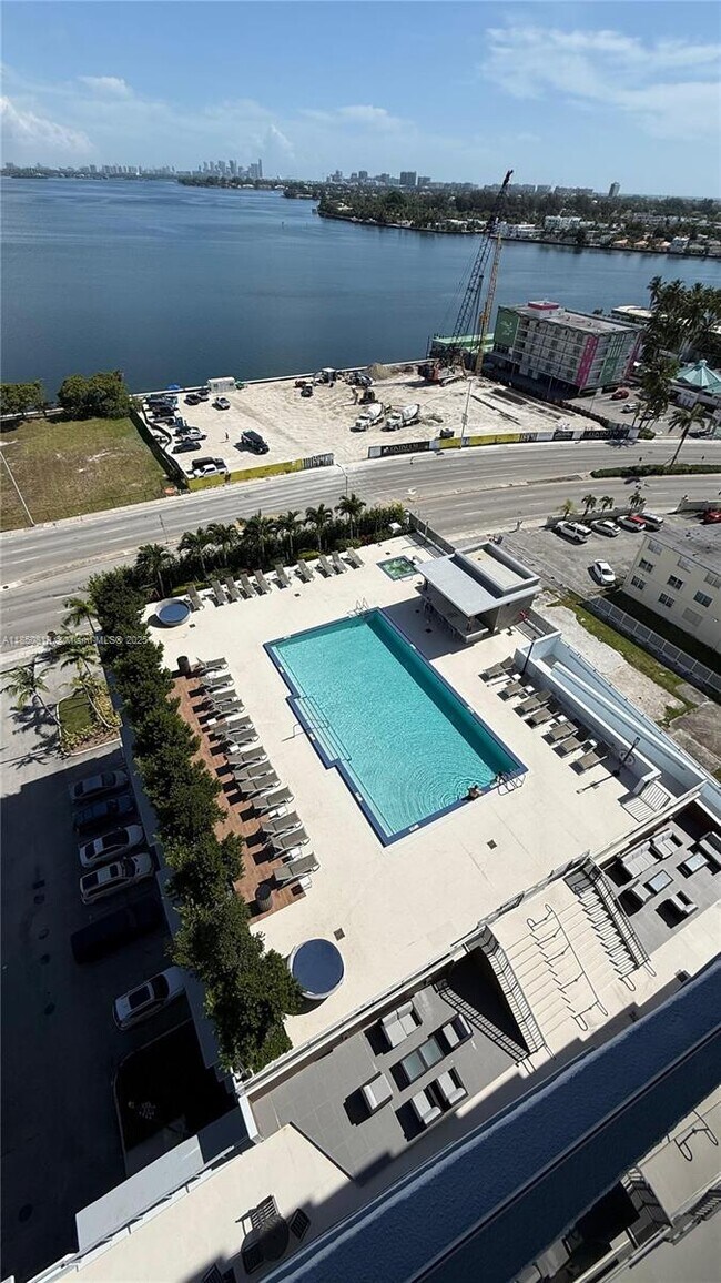 Foto del edificio - 7901 Hispanola Ave