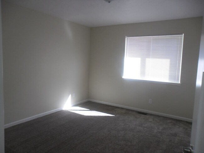 Building Photo - 3 Bdrm, 2 Ba Home