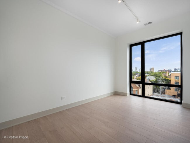 Building Photo - 3202 N Racine Ave