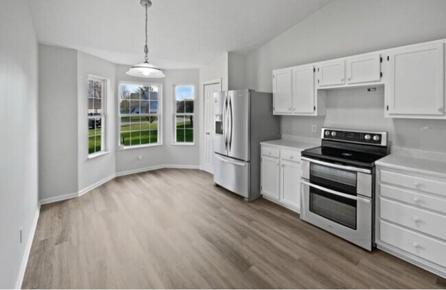 Building Photo - 491 Westview Dr