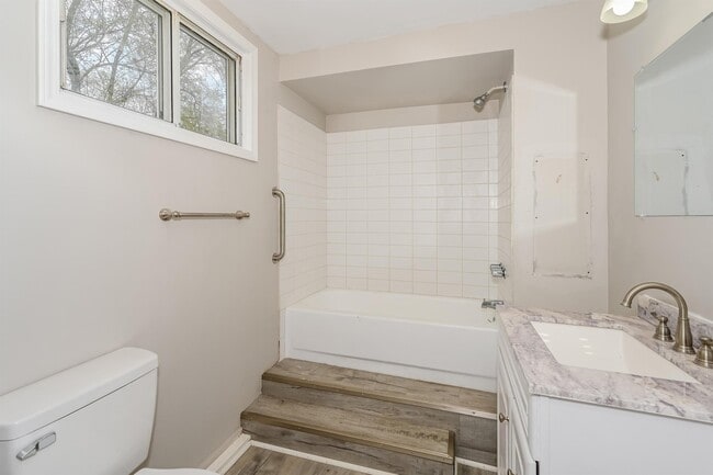 Building Photo - 305 Morton St