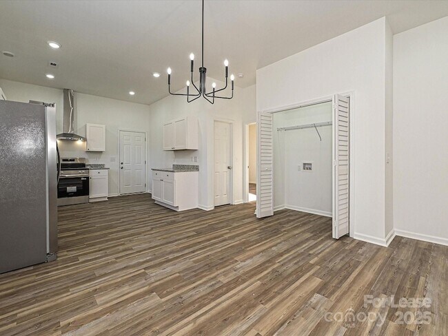 Building Photo - 1349 Russell St