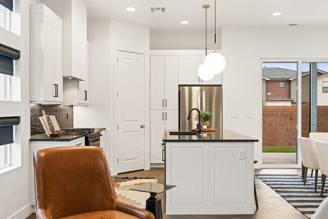Building Photo - 2845 E Snowberry Dr