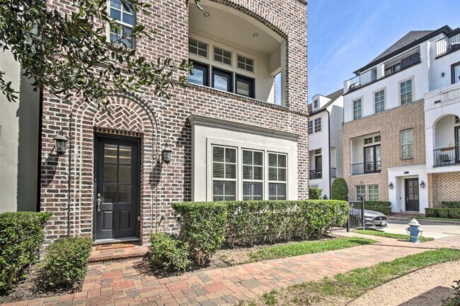 Building Photo - 9602 Fannin E Sta