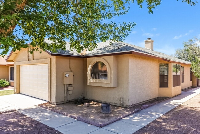 Building Photo - 8938 N 64th Ln