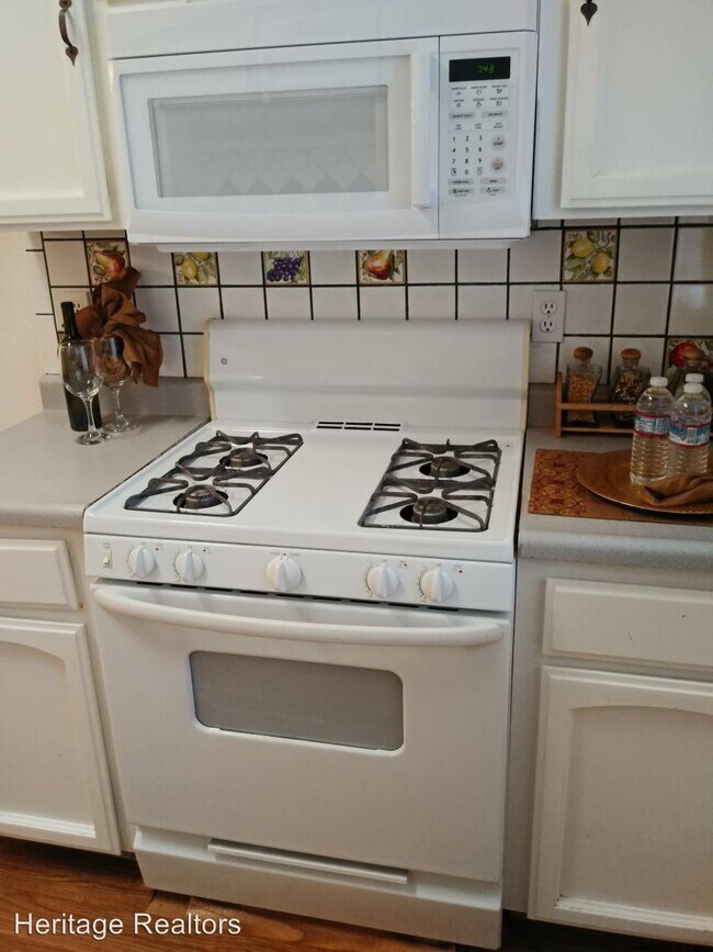 Building Photo - 4 br, 2 bath House - 315 Barcelona Dr