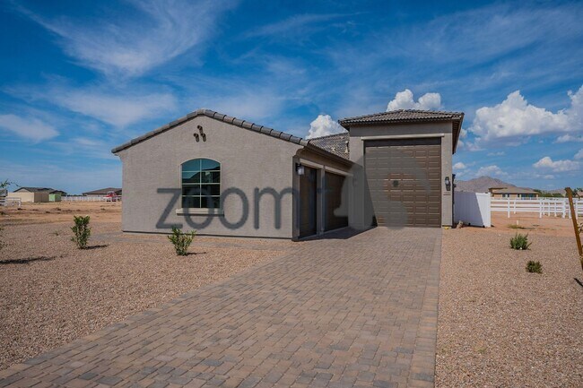 Foto del edificio - Coming Soon  Mid May 2026!- 4bdrm 3bath - 1 acre horse property