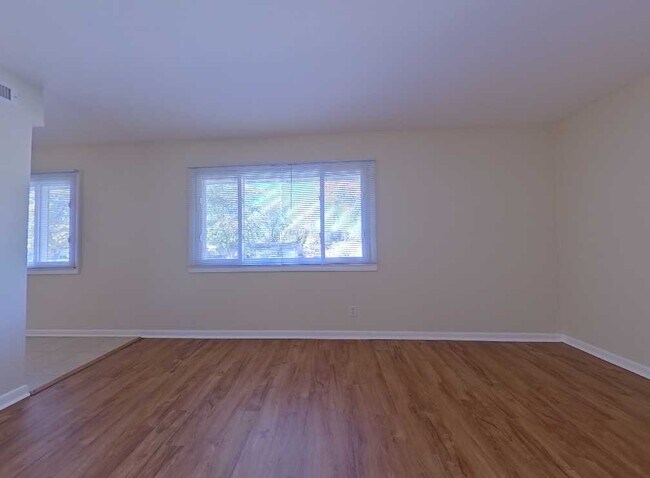 Building Photo - 213 Robson Dr