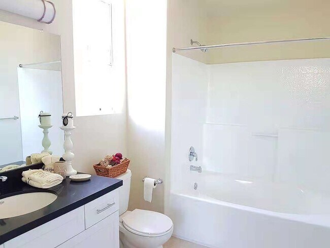 Foto del edificio - 1561 S Barrington Ave