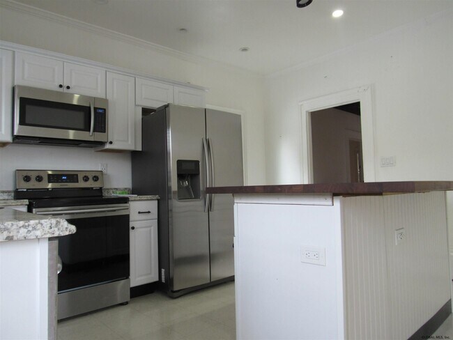 Building Photo - 58 Vandenburgh Ave