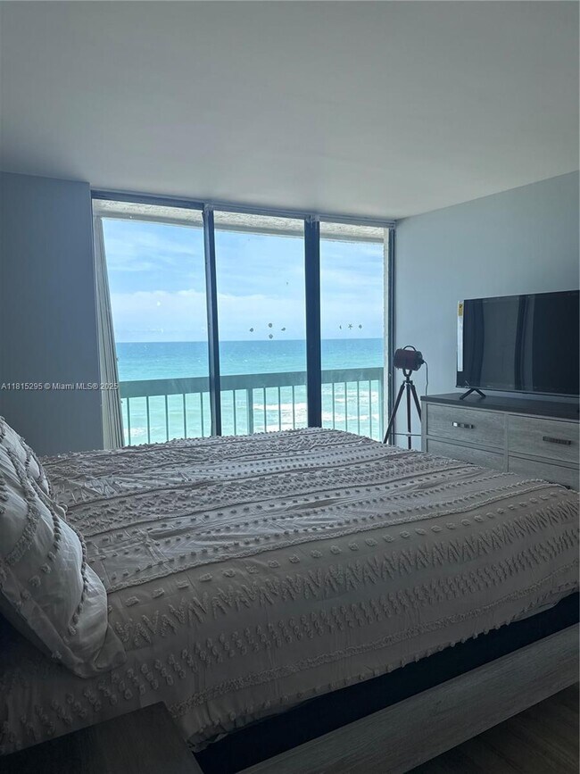 Building Photo - 9940 S Ocean Dr