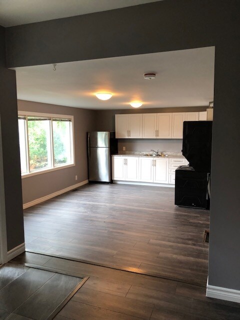 Building Photo - 340 Innisfil St