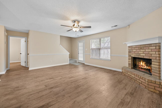 Foto del edificio - 6787 Chase Cove