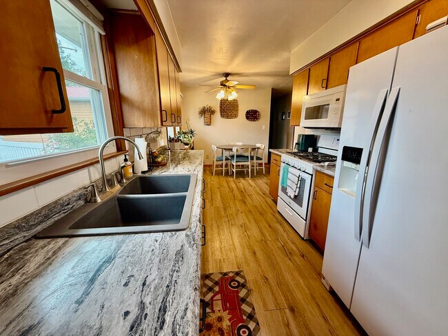 Foto del edificio - 933 Greenfield Ave