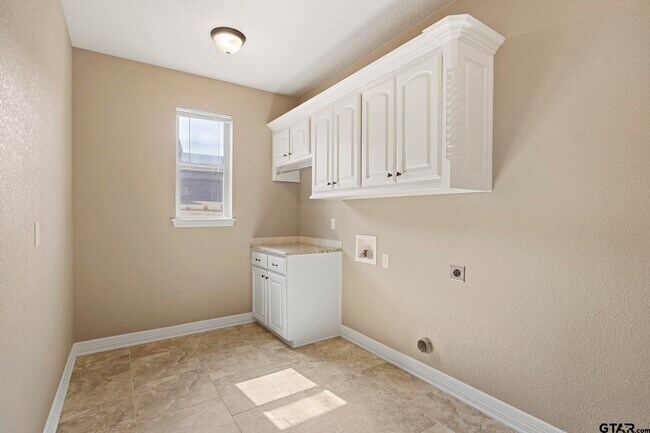 Building Photo - 7726 Cherryhill Drive