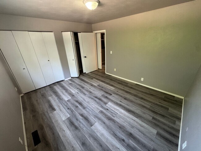 Foto del edificio - 213 Sunnyridge Ct