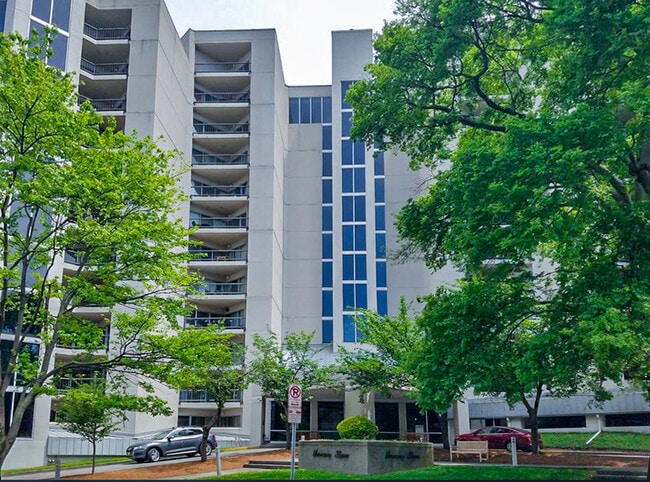Building Photo - 900 19th Ave S
