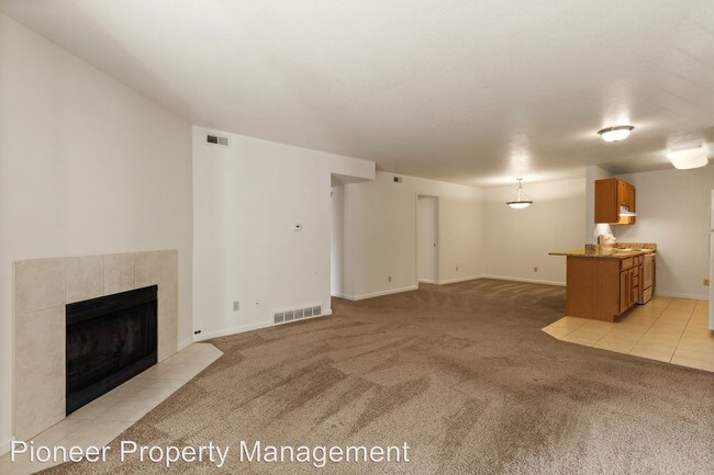 Building Photo - 2 br, 2 bath House - 13093 W Cedar Dr  #321