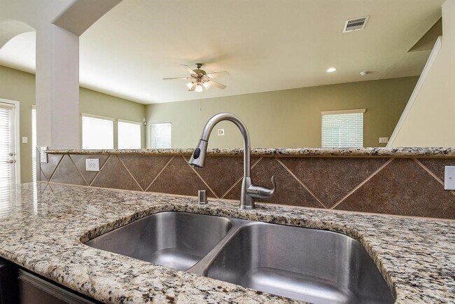 Foto del edificio - 8908 Clovermist Dr