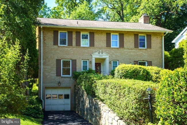 Building Photo - 5908 Walhonding Rd