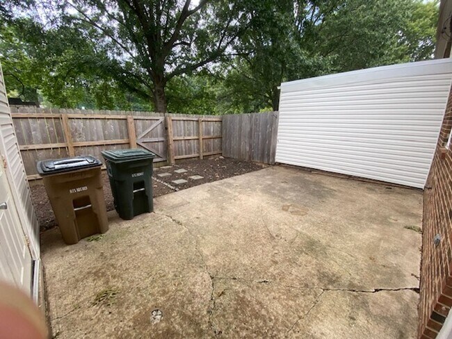 Foto del edificio - Lovely 3 Bed End-Unit in Battle Forest!