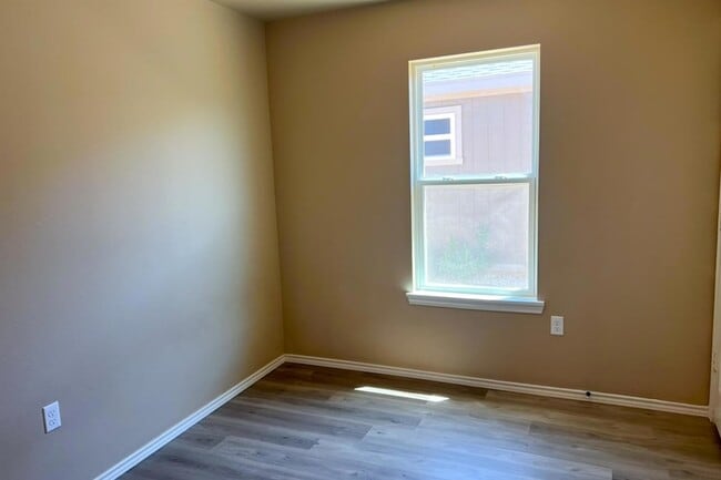 Building Photo - 3118 E Cornell St