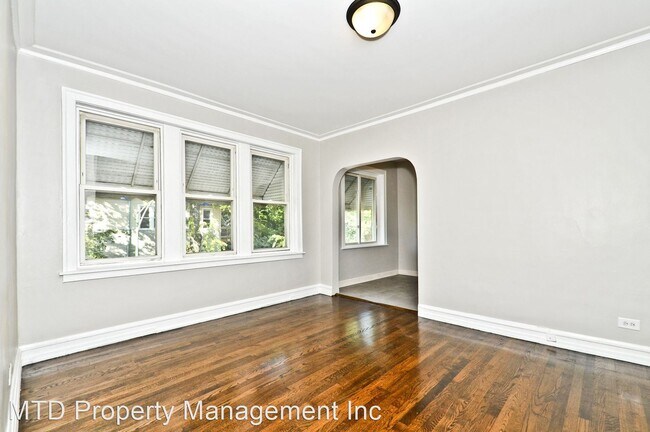Building Photo - 3856 W Diversey Ave