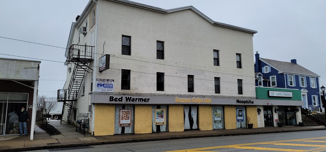 2nd/floor - 711 W Main St