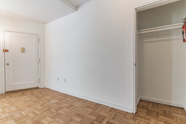 Building Photo - 3825 Davis Pl NW