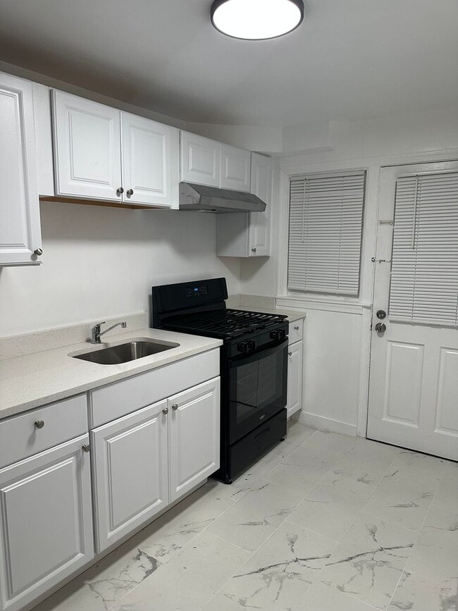 Foto del edificio - Spacious Home Available for Rent! Newly Re...