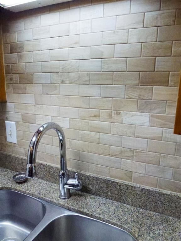 Foto del edificio - 7900 N Stadium Dr