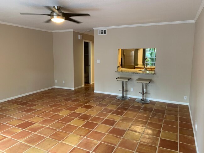 Sala de estar - 921 SE 13th St