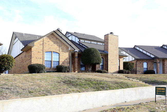 Foto del edificio - Lakeview Townhomes