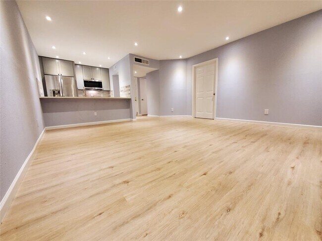 Foto del edificio - 2824 S Bartell Dr