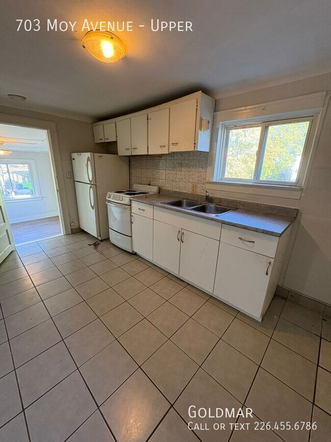 Photo du bâtiment - NEW LISTING