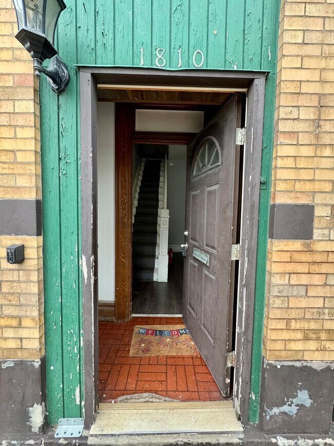 Photo - 1810 Brownsville Road (LO) Commercial Apartment