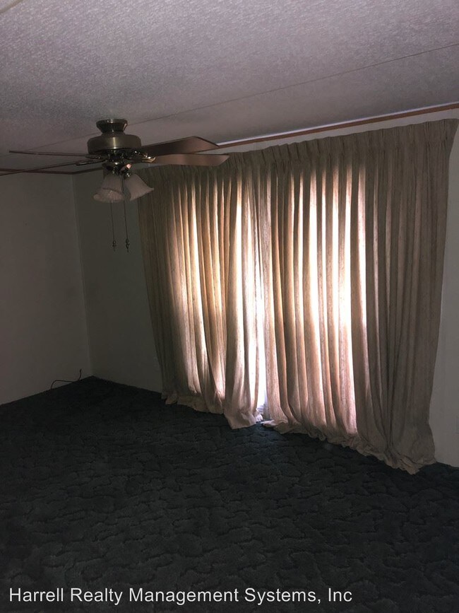 Building Photo - 3 br, 2 bath House - 2601 Robinson Drive #32