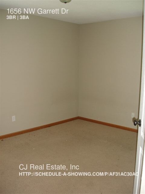 Building Photo - 1656 NW Garrett Dr