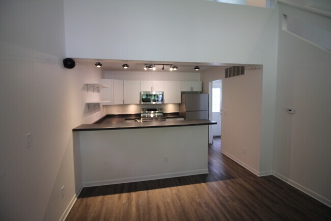 Foto del edificio - 1808 Hollywood Ct