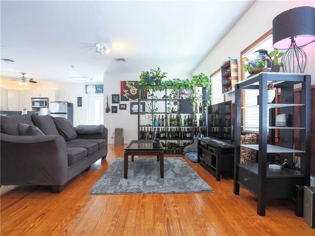 Primary Photo - 5200 Avenue F